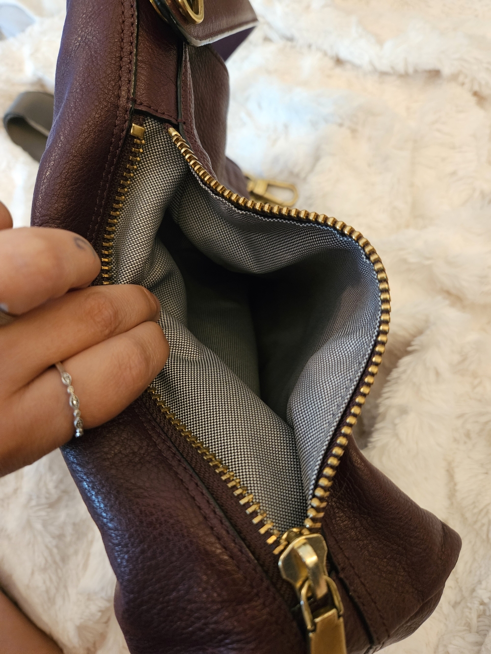 Fossil☆Leather Hobo Bag in Deep Burgundy - Picture 5 of 13